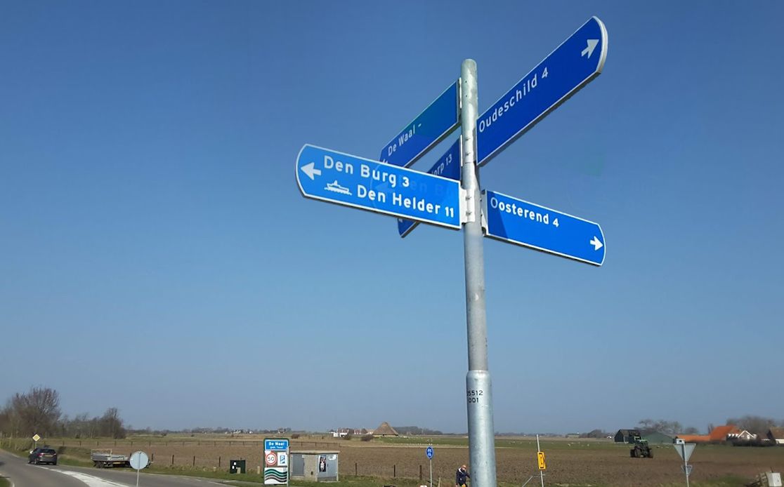 Bermborden en handwegwijzermasten voor Texel