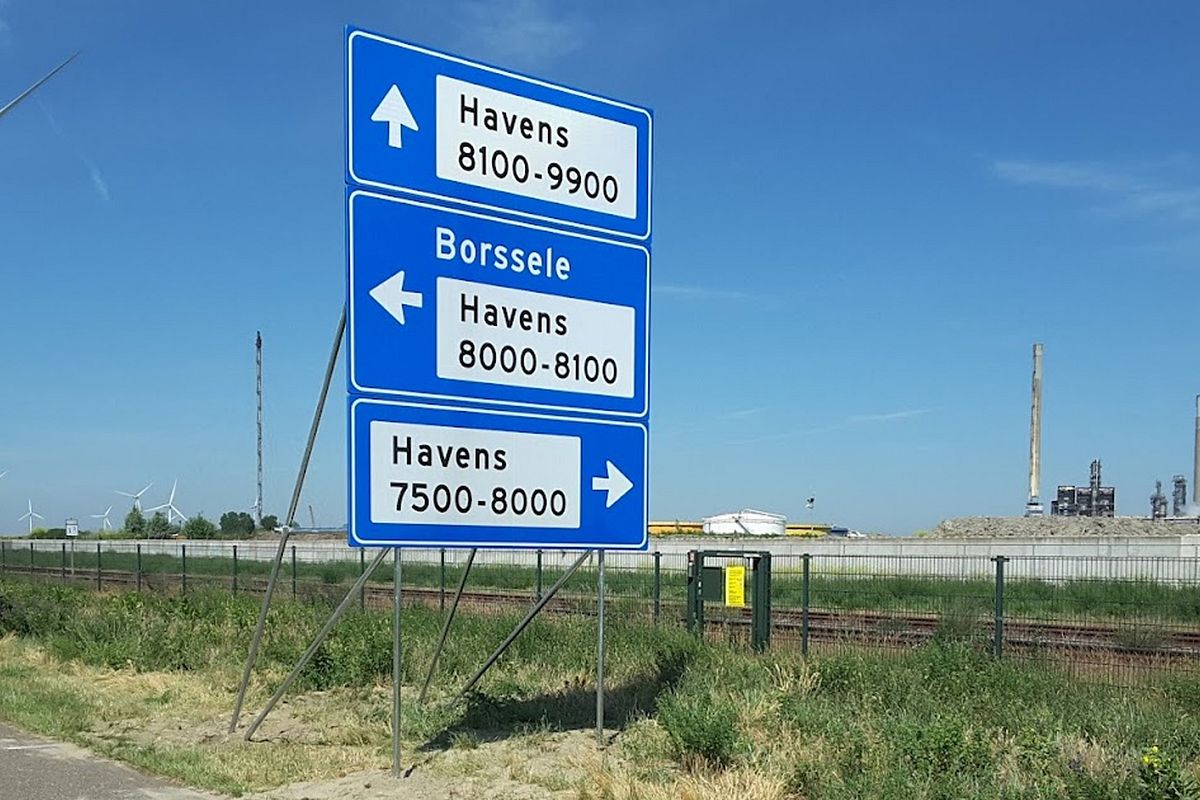 blauwe_bermborden_havengebied_vlissingen