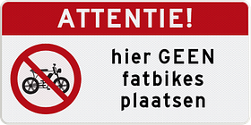 Parkeerverbod bord met eigen tekst en pictogram